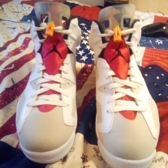 Nike Air Jordan 6 Hare - Picture 2 of 7